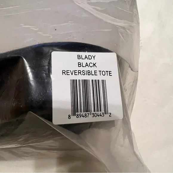 NWT Steve Madden Blady Black & Blue Reversible Floral Tote w/ Cosmetic Bag - Picture 6 of 6